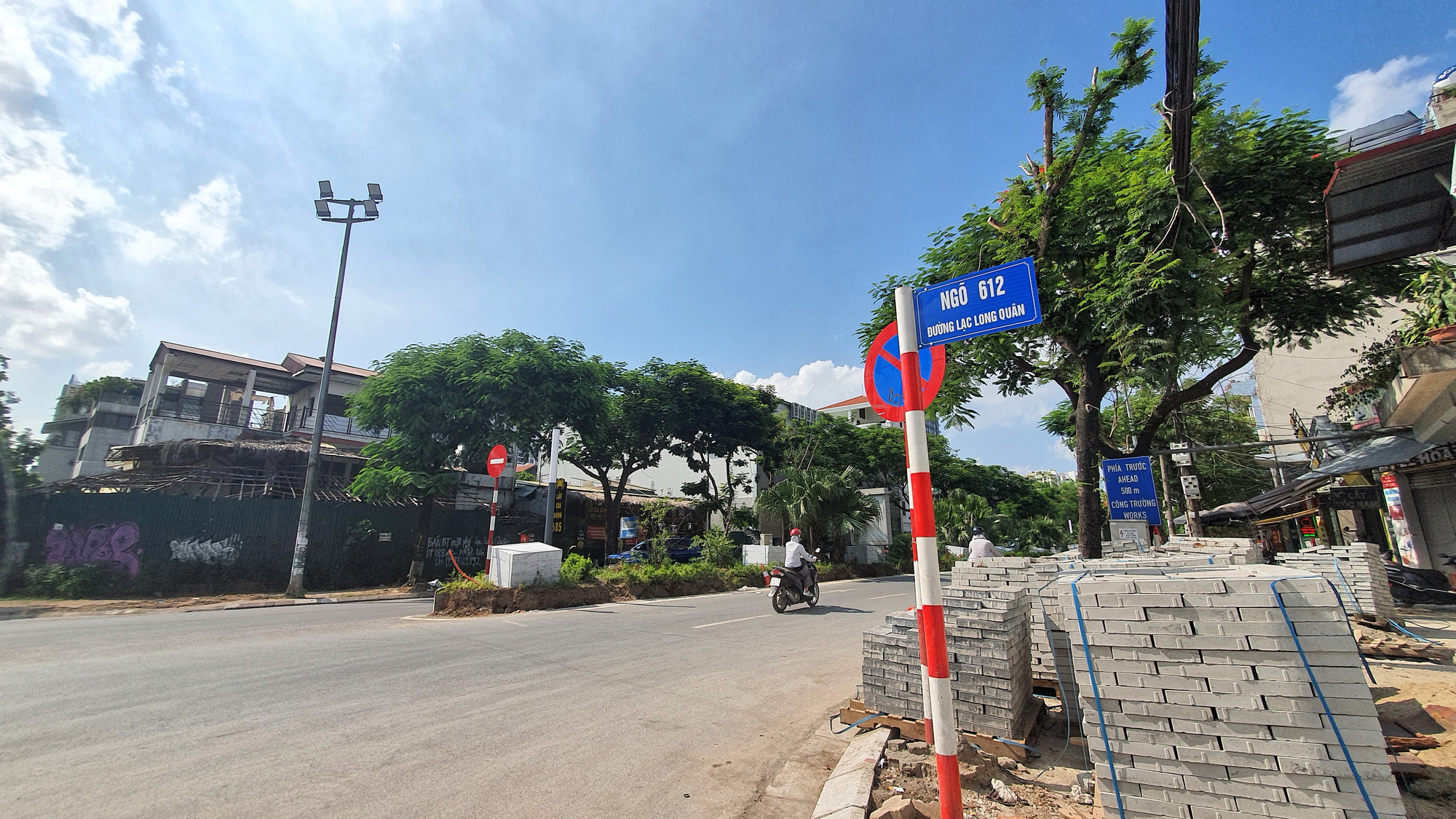 đường Lạc Long Quân ở Hà Nội