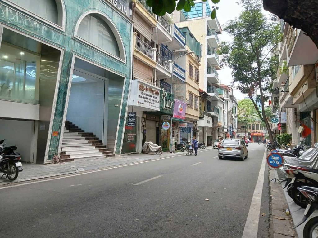 đường Bà Triệu Huế