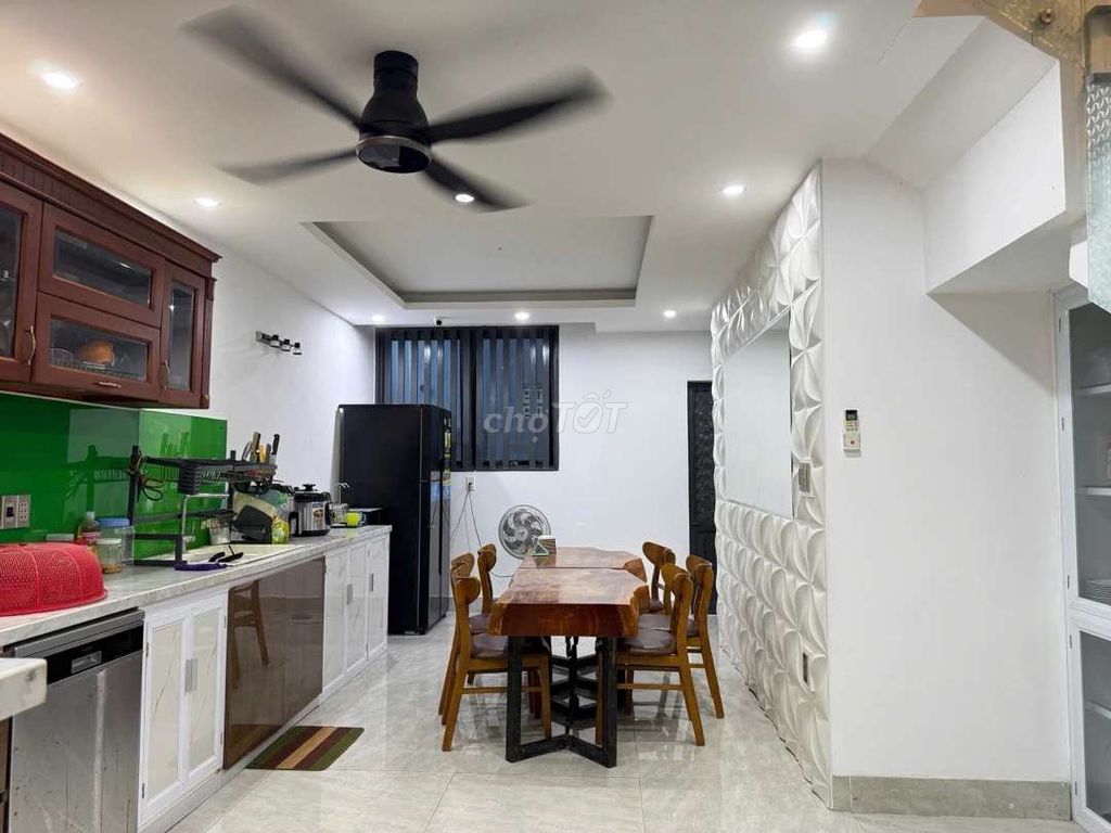 đường Nguyễn Lữ