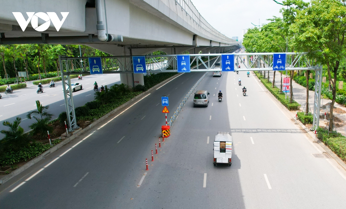 đường Phạm Văn Đồng ở Hà Nội