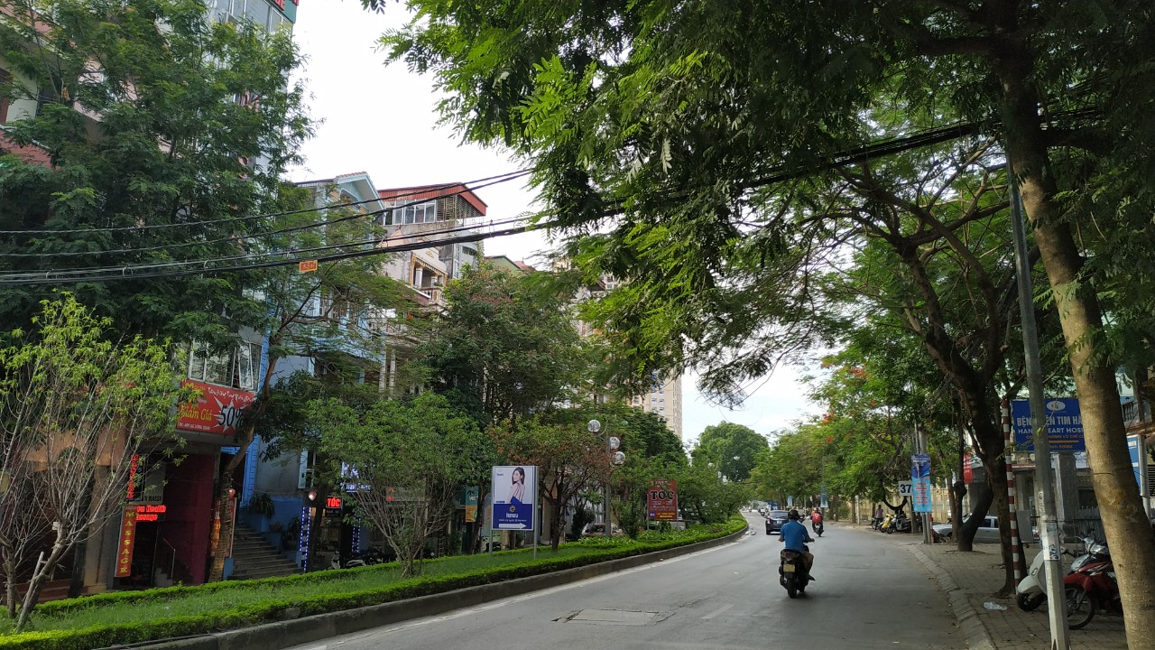 đường Lạc Long Quân Hà Nội