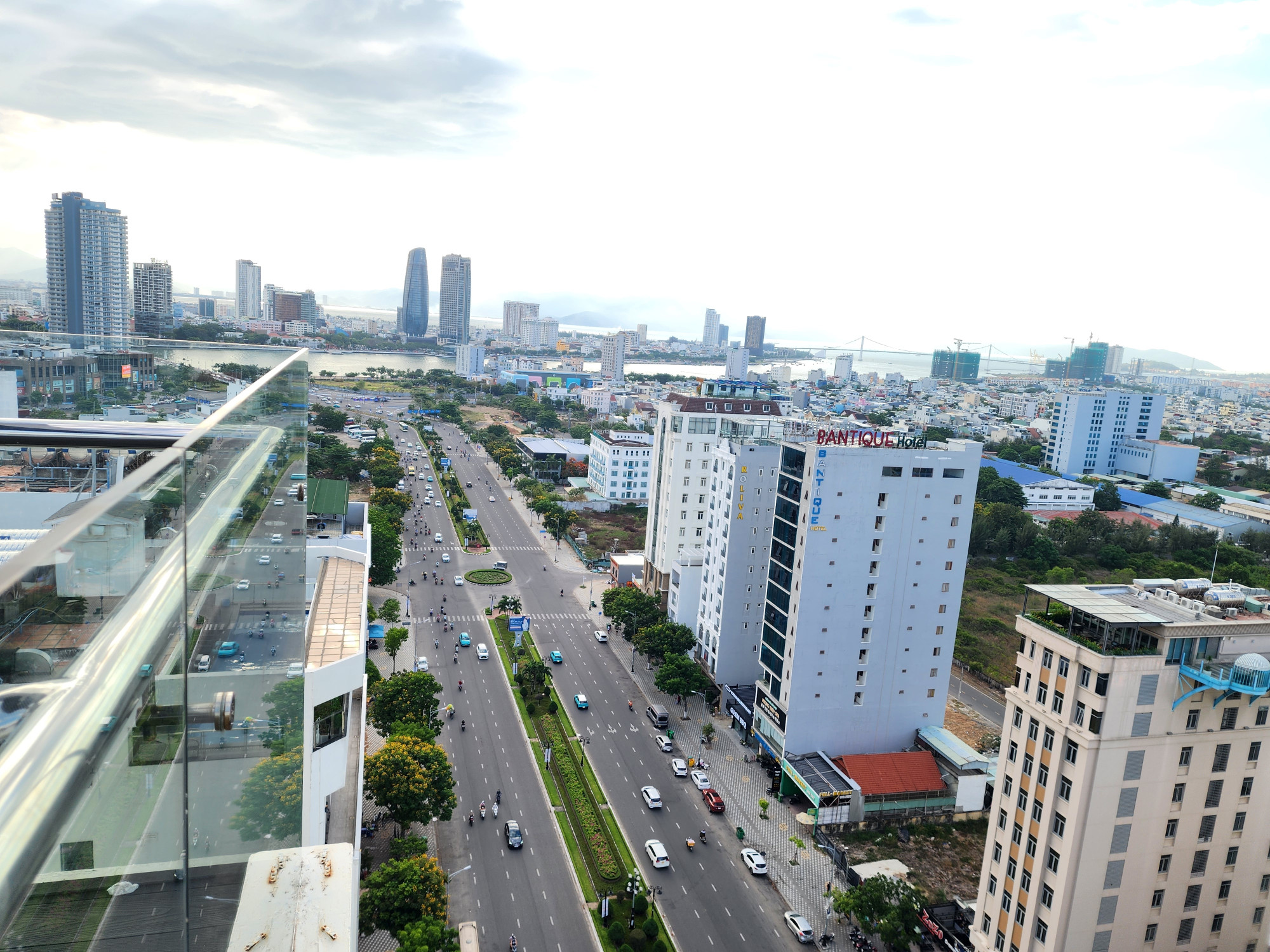 đường Phạm Văn Đồng